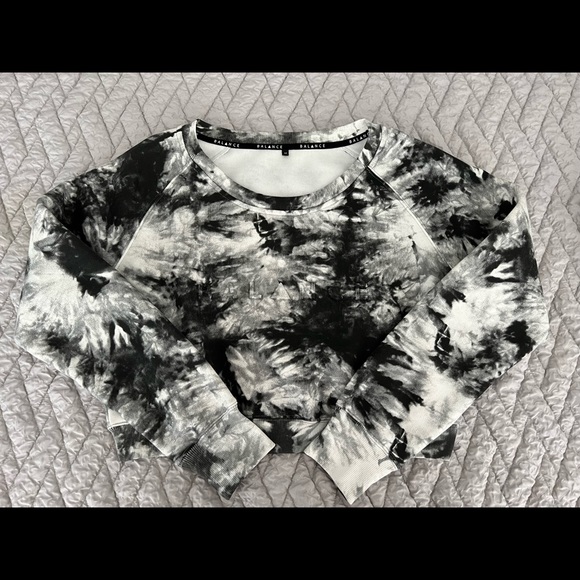 Balance Athletica Tops - Balance athletica THE ESSENCE CREW